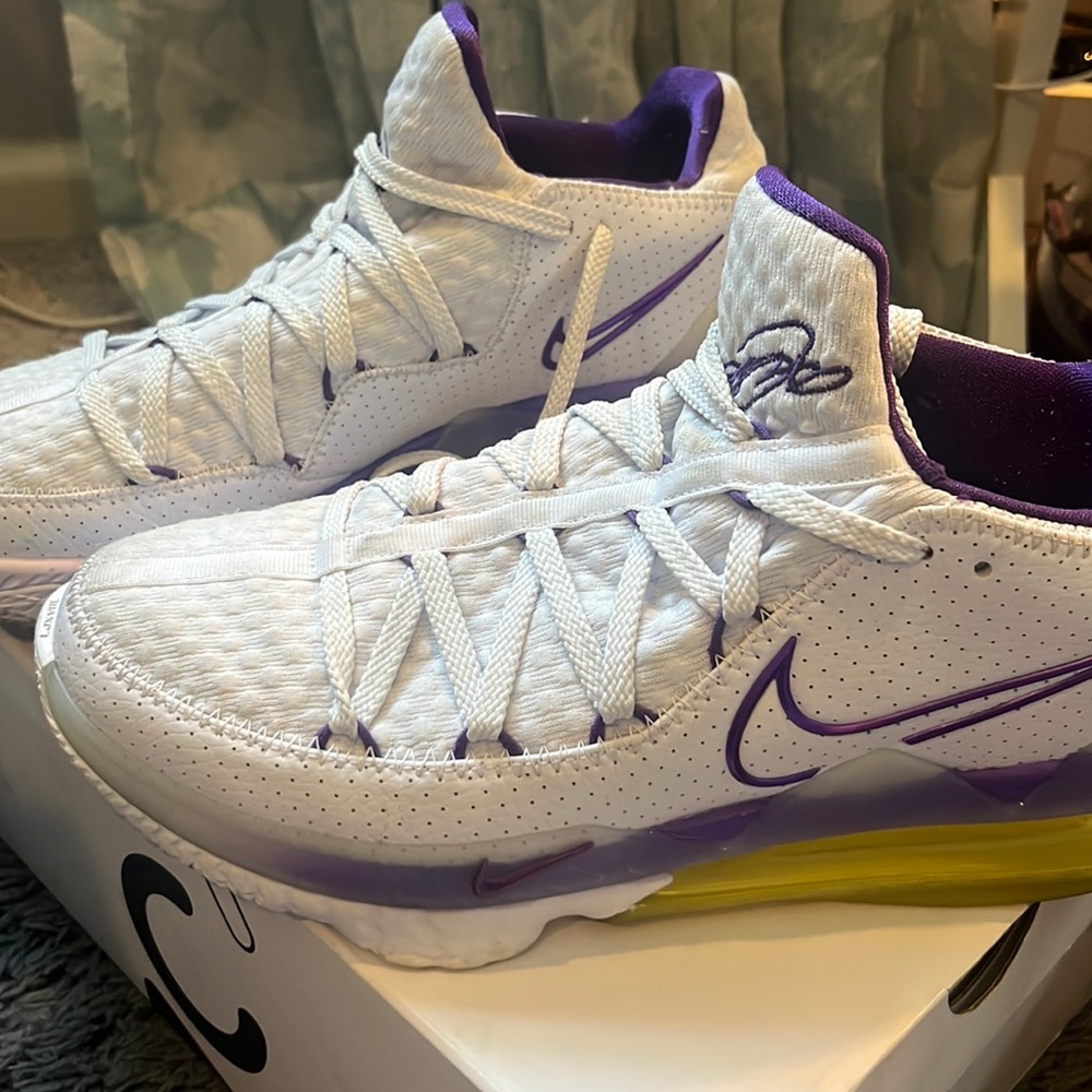 Lebron 18- Mens Basketball Sneakers